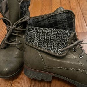 Rock & Candy lace up booties. Flip up or fold down excellent condition - Grey